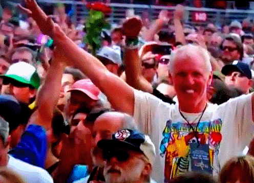 Bill Walton was at the Grateful Dead New Year's Eve show wearing