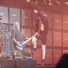 Bassist Cliff Williams Announces Departure from AC/DC