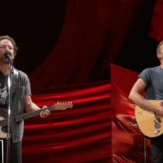 Eddie Vedder Joins Chris Martin, Cat Stevens at Global Citizen