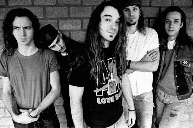 seattle music scene /grunge rock band: pearl jam