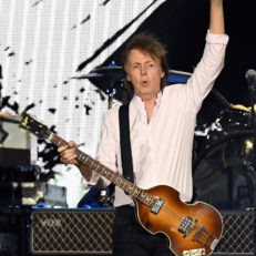 Paul McCartney’s Last Minute Bar Show Last Night Looked Amazingly Cool