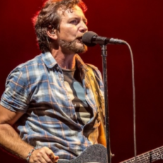 Pearl Jam, Tupac, Joan Baez, Yes Among New Rock and Roll Hall of Fame Inductees