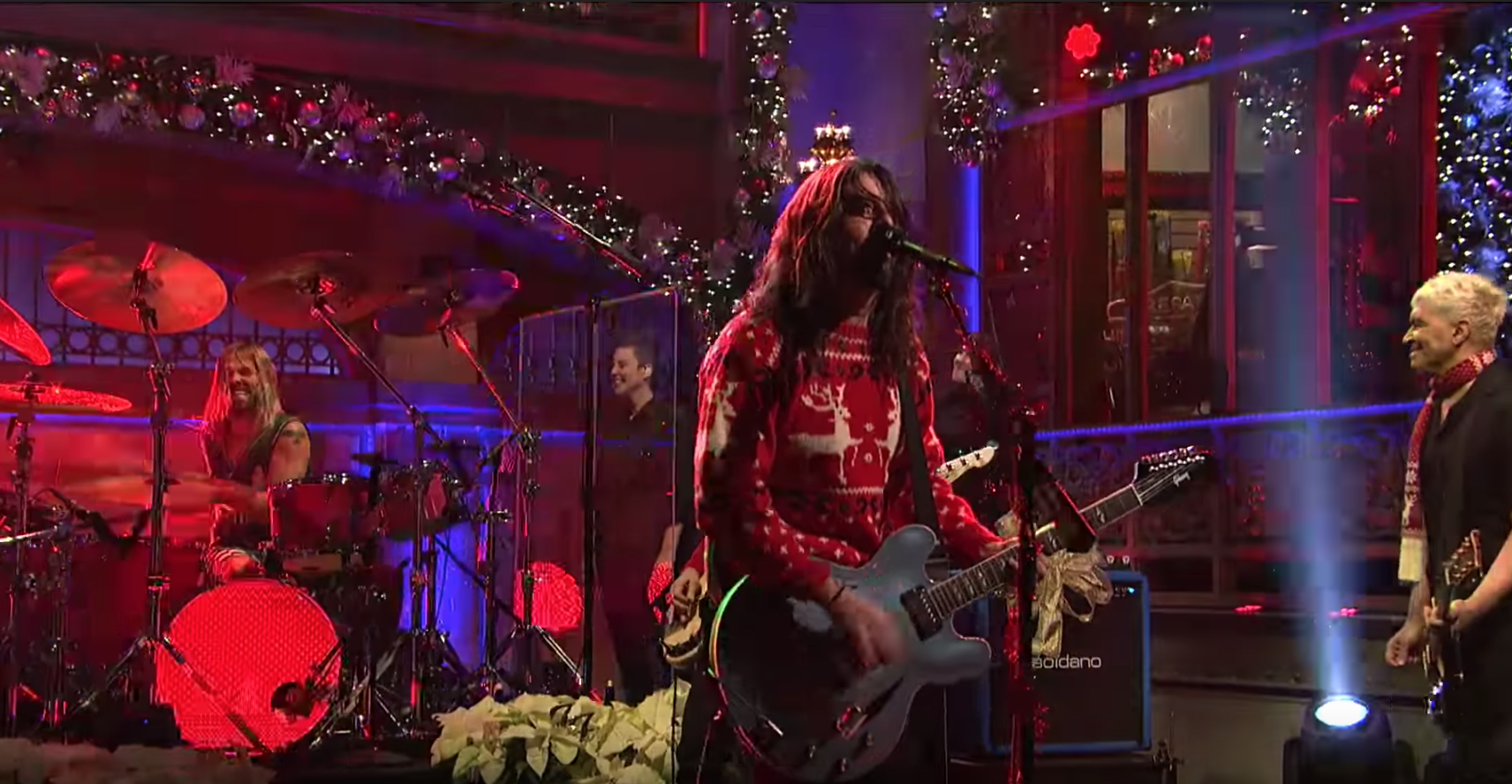 Of Course, Foo Fighters Did the Coolest Christmas Medley on _Saturday ...