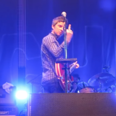 Don’t Ask Noel Gallagher About Liam During a Show
