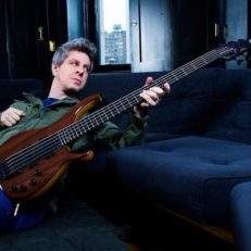 Video: Mike Gordon Delivers Special Covers on Solo Tour