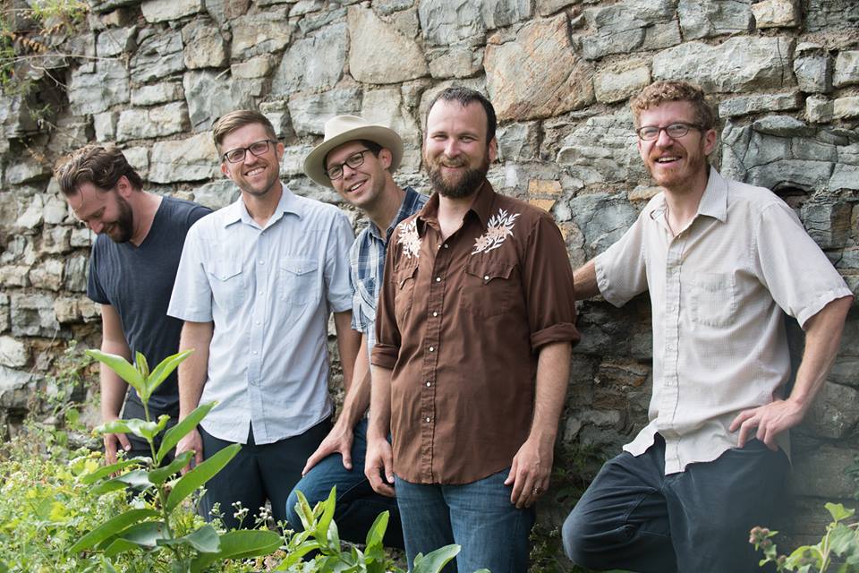 Video Premiere: Pert Near Sandstone “All Night Long” From ‘Live at Blue Ox’ Video Premiere: Pert Near Sandstone “All Night Long” From ‘Live at Blue Ox’