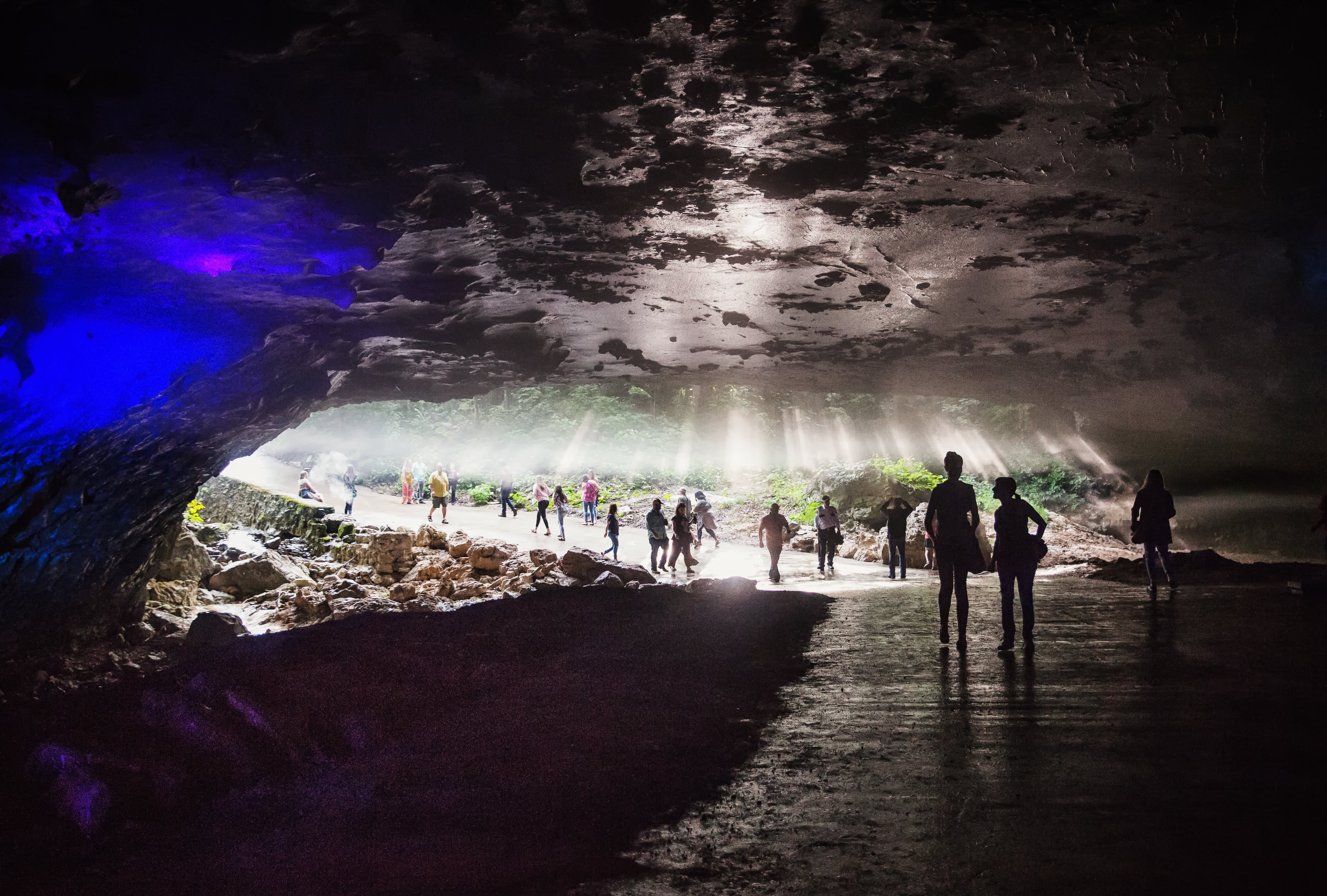 Relix 44: ‘Bluegrass Underground’ at The Caverns