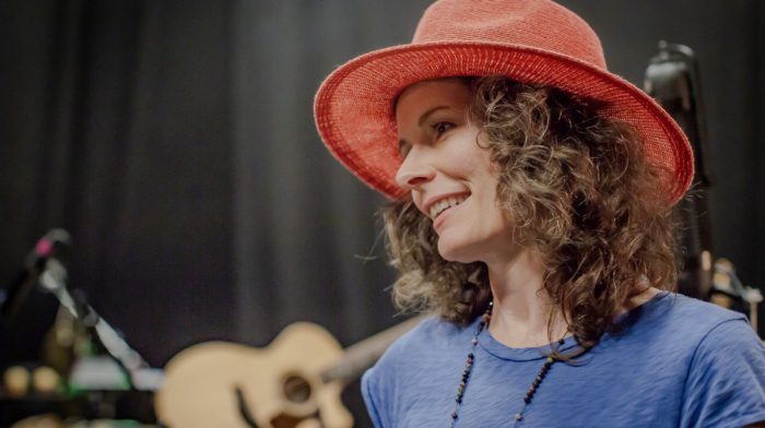 Interview: Edie Brickell on New Bohemians, Jerry Garcia, Whistling at Paul Simon’s Farewell Shows Interview: Edie Brickell on New Bohemians, Jerry Garcia, Whistling at Paul Simon’s Farewell Shows