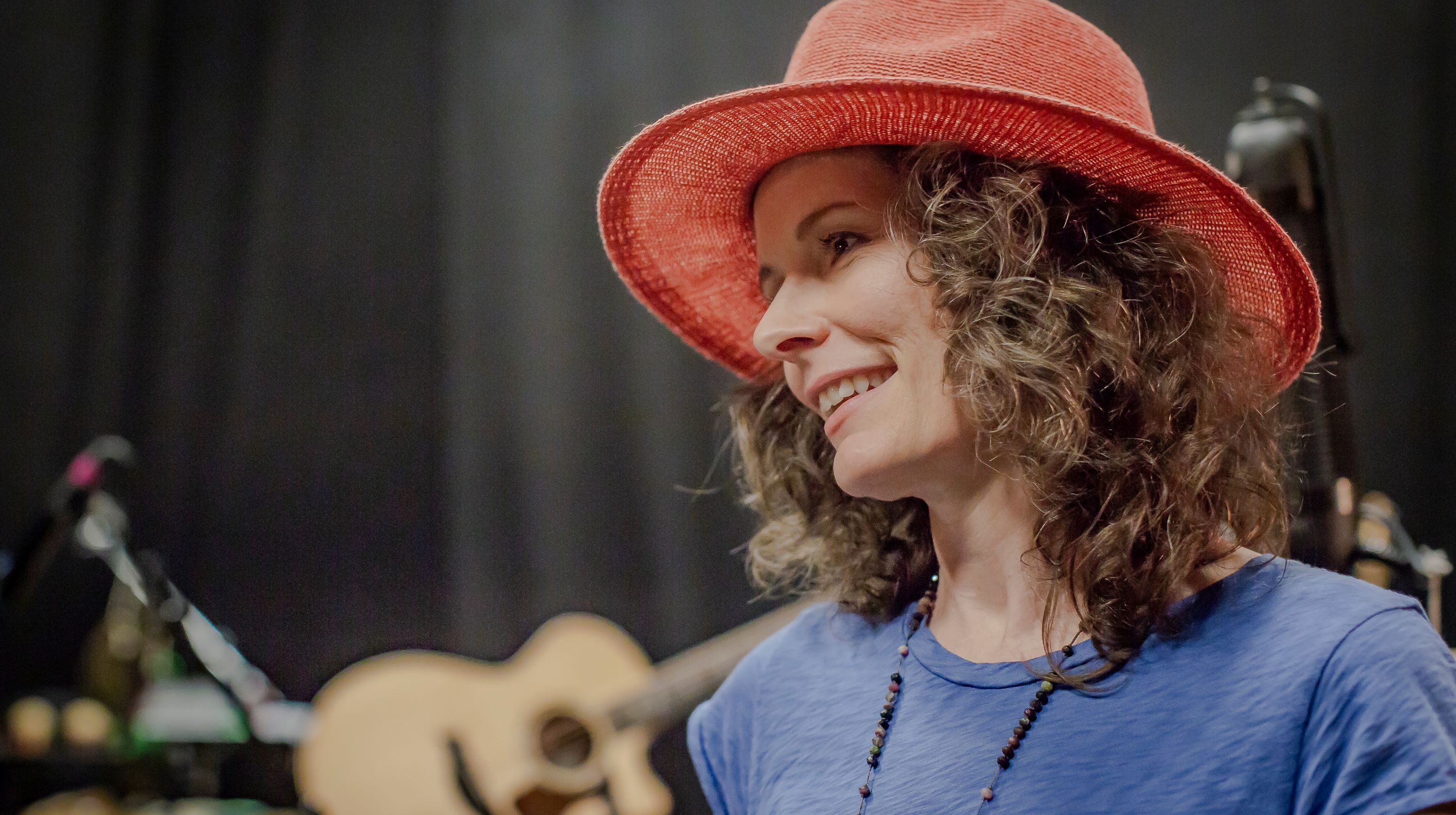 Interview: Edie Brickell on New Bohemians, Jerry Garcia, Whistling at Paul Simon’s Farewell Shows