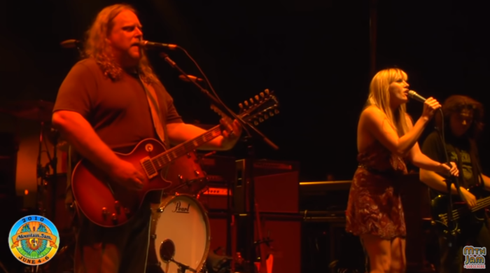 As Mountain Jam 2019 Begins, Relive Gov’t Mule and Grace Potter’s “Gold Dust Woman” From 2010 As Mountain Jam 2019 Begins, Relive Gov’t Mule and Grace Potter’s “Gold Dust Woman” From 2010