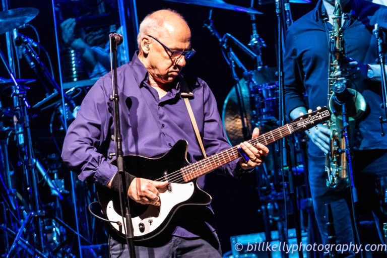 Mark Knopfler and Bonnie Raitt at Madison Square Garden (A Gallery)