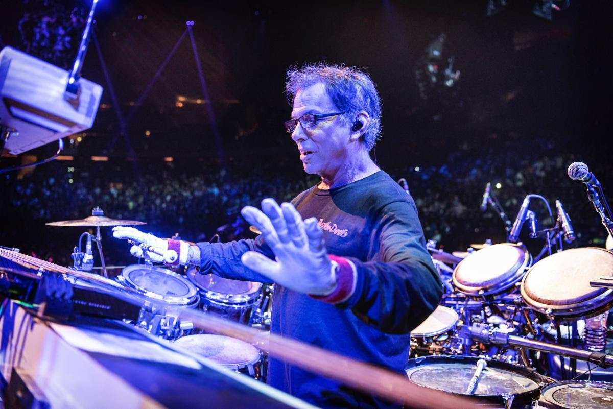 Mickey Hart and Zakir Hussain Announce ‘Sound Consciousness: Drones for Sonic Bathing’ Program Mickey Hart and Zakir Hussain Announce ‘Sound Consciousness: Drones for Sonic Bathing’ Program