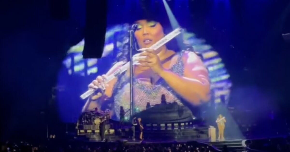 Lizzo Plays 1813 Crystal Flute Owned by James Madison Live in Washington D.C.