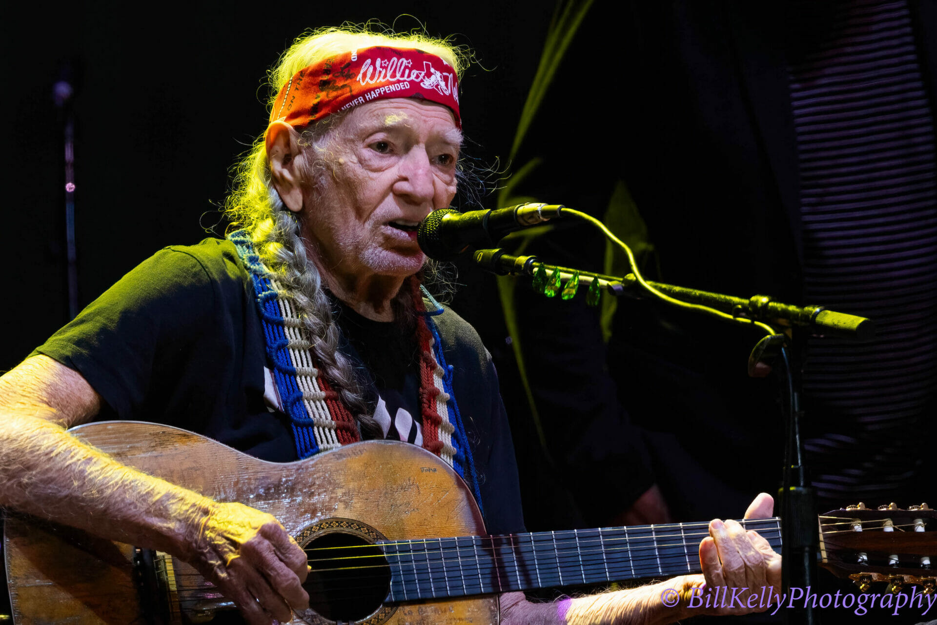 Outlaw Music Festival Kick-Off: Wille Nelson Absent Due to Illness, Bob Dylan Delivers Surprising Set with Debut Covers