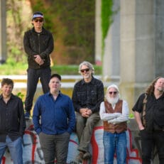 Watch: The String Cheese Incident Begin Spring Tour with Jay Starling Sit-in and Covers Galore