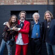 Steven Tyler Joins The Black Crowes in London