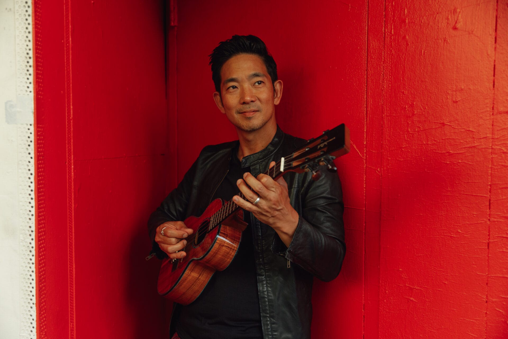 Video Premiere: Jake Shimabukuro and Mick Fleetwood Reimagine Blues Standard  “Rollin’ N Tumblin’”