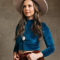 Song Premiere: Sierra Hull Delivers Roots-Tinged Take on Grateful Dead’s “Black Muddy River”