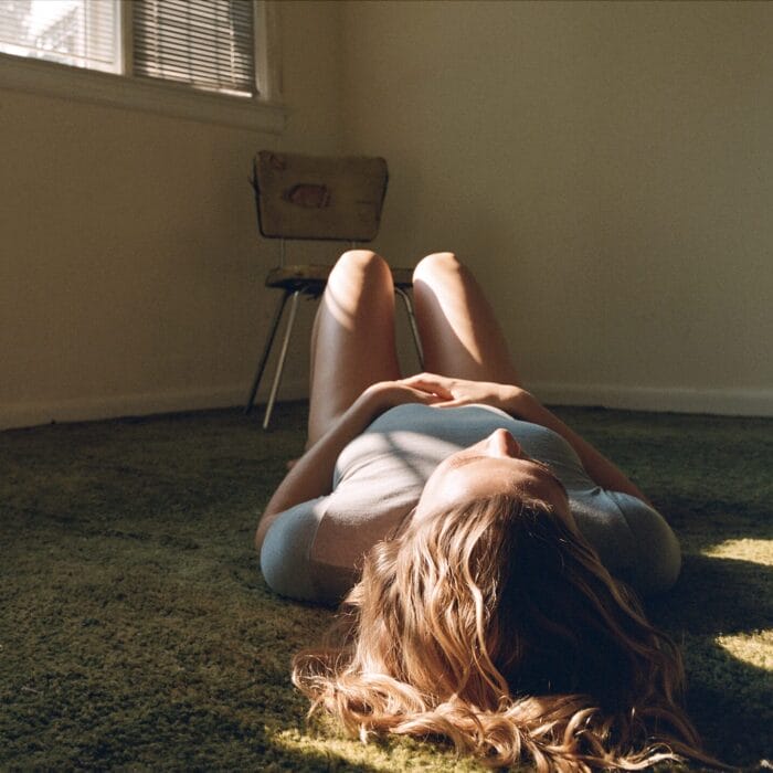 Maggie Rogers Kicks Off New Era “In The Living Room,” Shares New Single