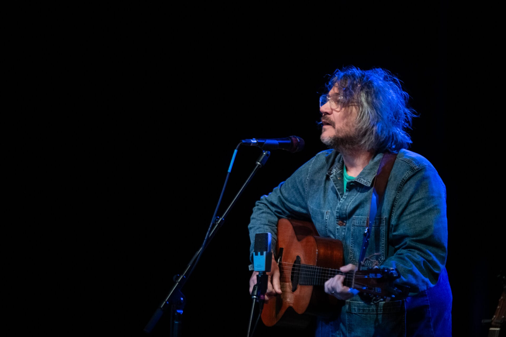 Watch: Jeff Tweedy Debuts Queen’s “Fat Bottomed Girls” in Spain
