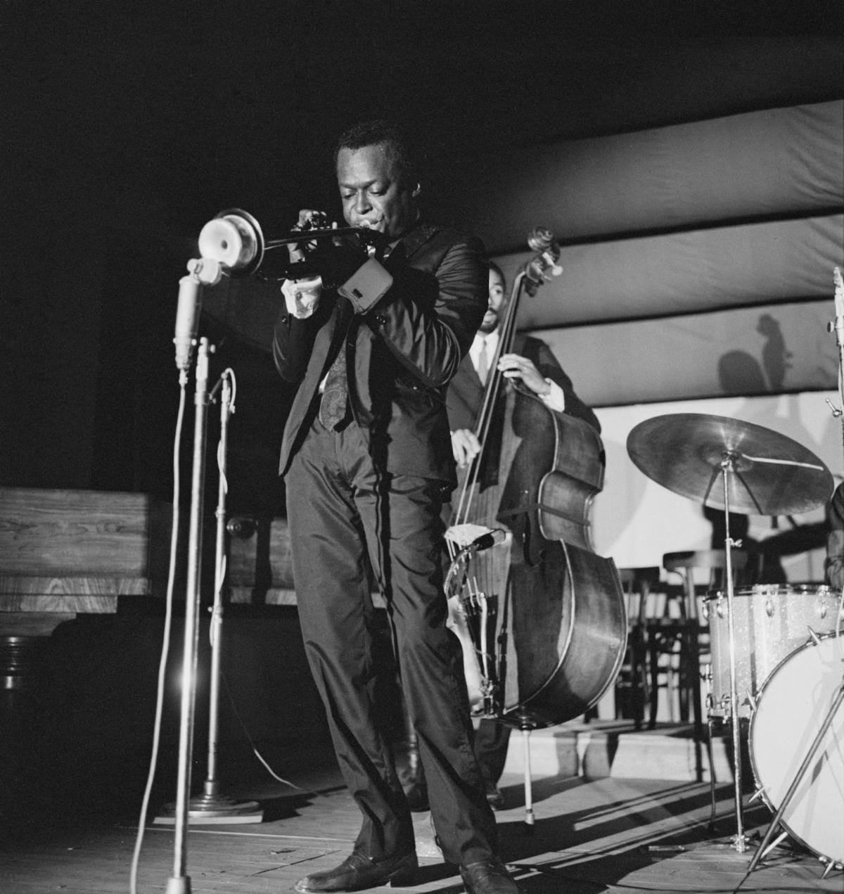 Previously Unreleased Miles Davis’ Second Great Quintet Recordings Surface, Listen to “Autumn Leaves” (Paris, 1964)