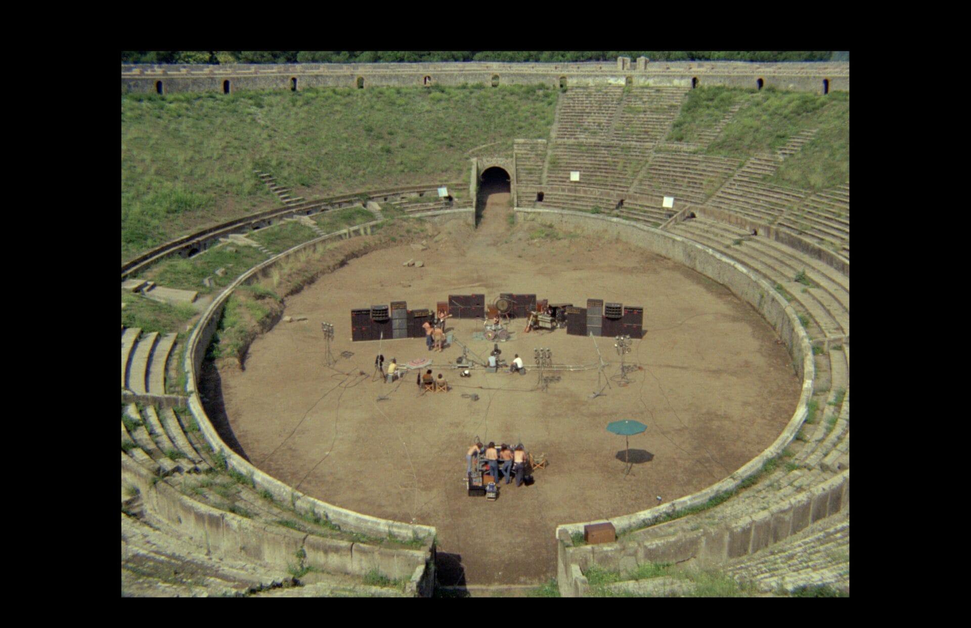 Watch: Pink Floyd Preview 4K Remaster of ‘Pompeii’ 1972 Concert Film with “Echoes – Part 1”