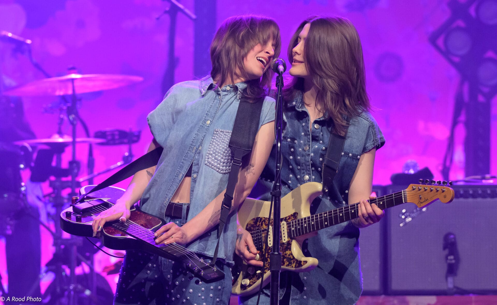 Larkin Poe at The Fonda Theatre (A Photo Gallery) Larkin Poe at The Fonda Theatre (A Photo Gallery)