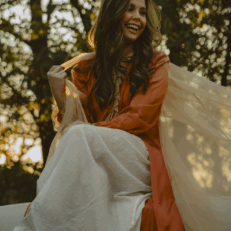 Sierra Hull Draws on Collective Inspiration for ‘A Tip Toe High Wire’