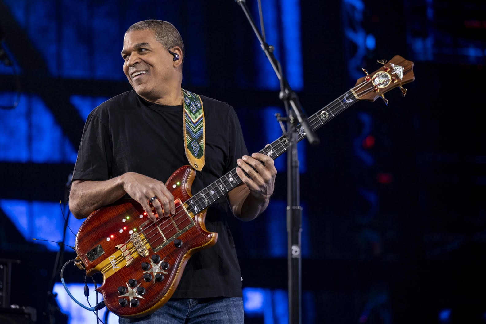 Oteil Burbridge Plays Replica of Phil Lesh’s Mission Control Bass at Sphere