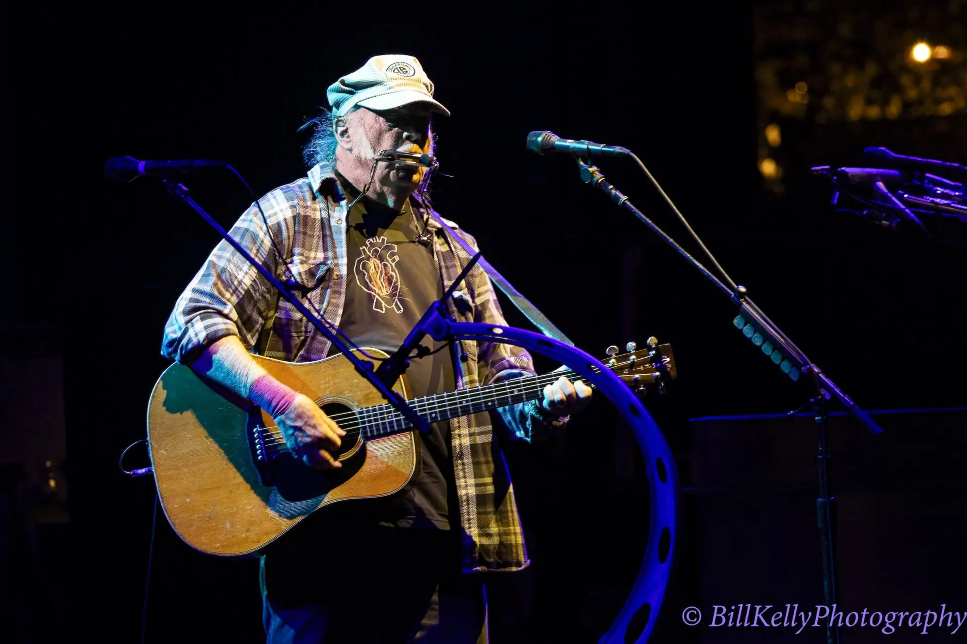 Neil Young Plays “Only Love Can Break Your Heart” for First Time Since 2019 Neil Young Plays “Only Love Can Break Your Heart” for First Time Since 2019