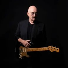 Rock and Roll Hall of Famer Dave Mason Announces Retirement from Touring After 60 Year Tenure