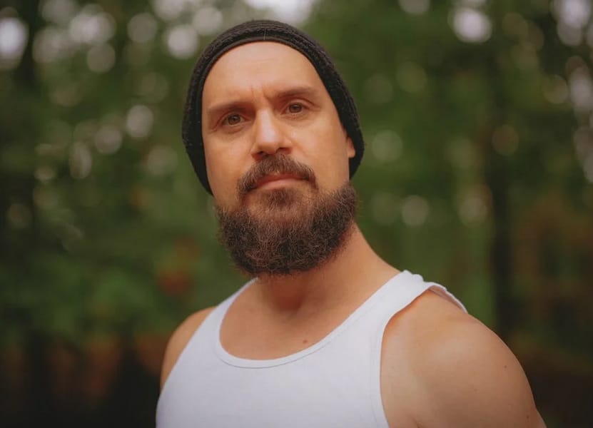 Tom Hamilton: Family Bands, Weir Pranks and The ‘Vampire’ Diaries